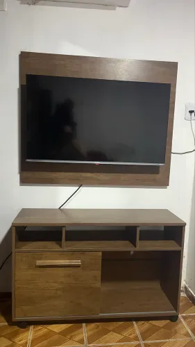 Rack com painel muito novo
