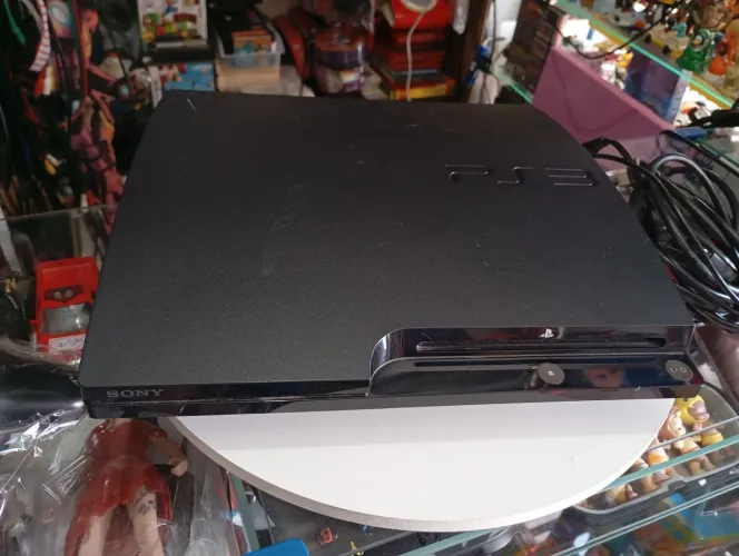 PlayStation 3 modelo slim com dois controle alternativo