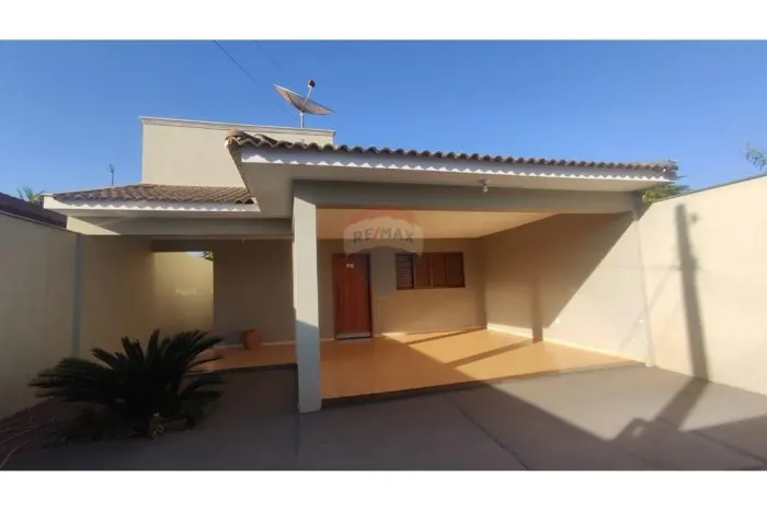 Incrível Casa em Andradina! 2 Quartos, Suíte e Jardim