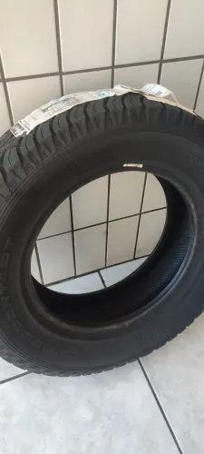 Pneu Continental 205 65 R15. Novo, sem uso, ainda com etiquetas.