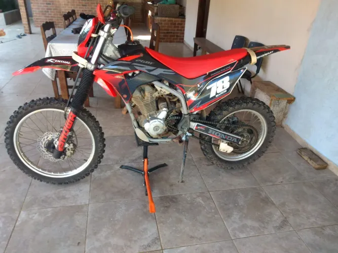 CRF 250 Honda .