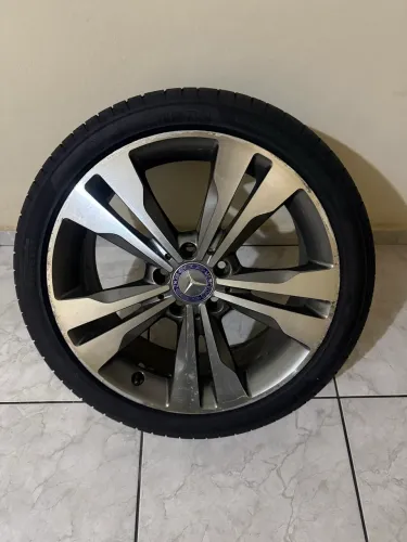 Roda da Mercedes cla200