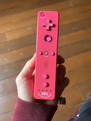 Kit Nintendo Wii: Controle Remote Plus Rosa (Na Caixa) + Nunchuk Preto (ambos originais)