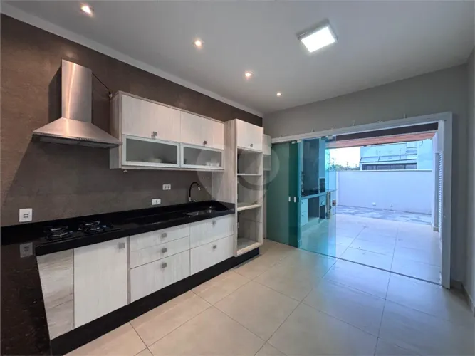 Casa à venda com 2 quartos, sendo 1 suíte, no condomínio Terras de São Francisco, Sorocaba