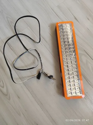 Lanterna, lâmpada de LED. Hoje disponível para casa ou escritório