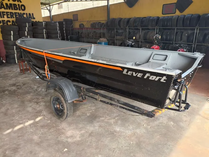 vendo canoa (barco)