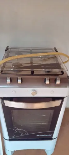 Fogão 4 bocas acendimento automático.