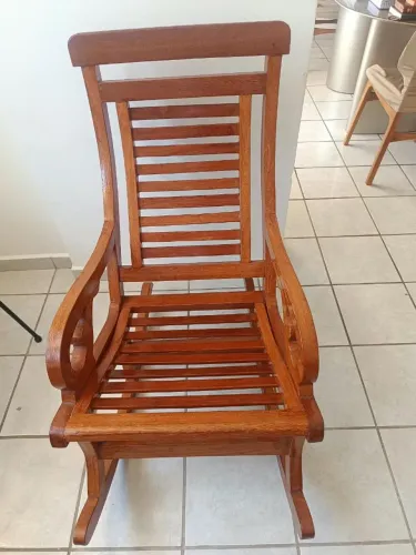 Vende-se cadeira de balanço Caracol de Jatobá
