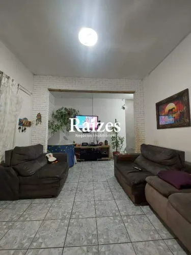 Casa com 3 quartos sendo 1 suíte com ar condicionado no Bairro Laranjeiras em Uberlândia