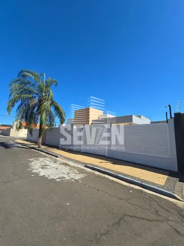 Casa com 3 Quartos no Jardim Márcia I Agudos Piscina e Sauna