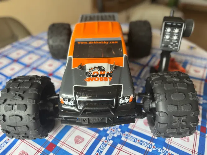 Automodelo Monster Truck - DHK Maximus