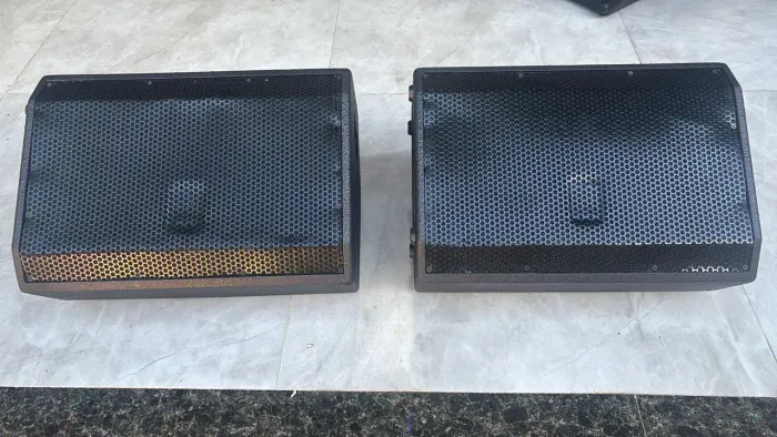 PAR DE RETORNO PEAVEY BLACK WINDOW 600RMS