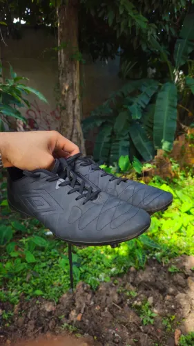 Chuteira umbro attak eternal