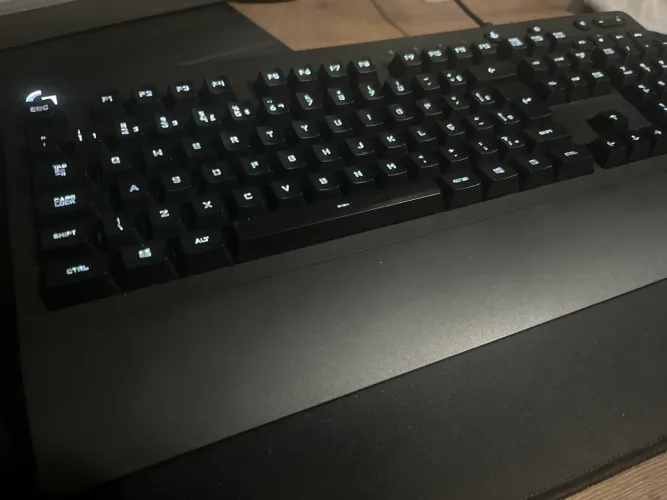 Logitech g203
