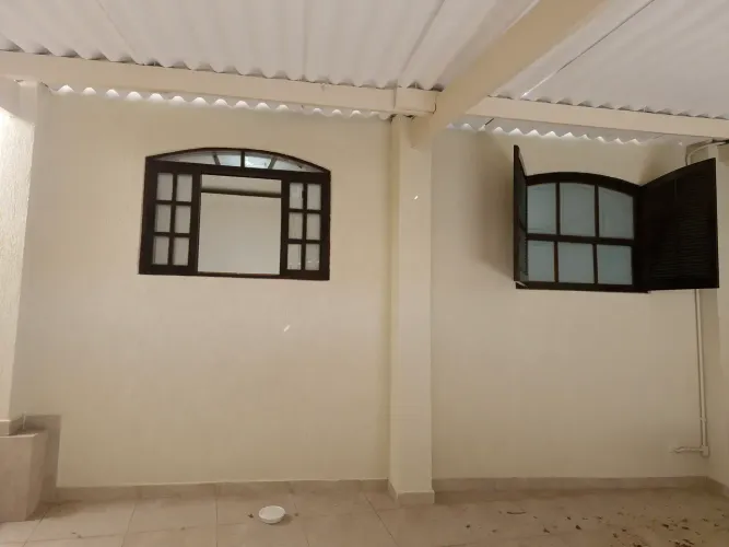 Duas Casas no Mesmo Quintal: A Oportunidade Perfeita para Investimento ou Família Grande!