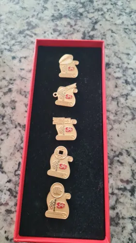 Vendo. Conjunto de pins broches comemorativos dos jogos olímpicos de Pequim 2018. Impe
