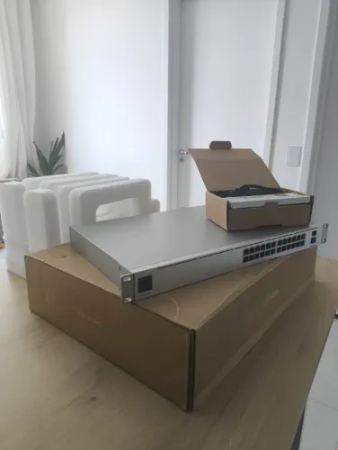 Switch - UniFi Pro 24 PoE (400W)