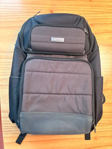 MOCHILA EXECUTIVA SWISSPORT POUCO USADA