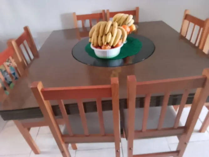 Mesa de 8 lugares com centro rotativo 1400 reais