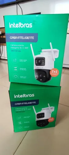 ## Câmera Externa Inteligente com 02 lentes simultâneas Gira 360º ##