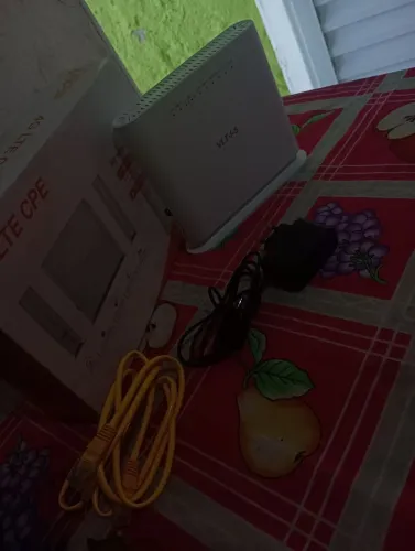 Moldem roteador 4G e ótimo estado. Bom, com internet ? para a casa toda