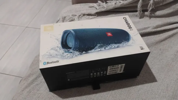 Jbl charge 4 zera novinha paguei 1.315 pra vender por 900