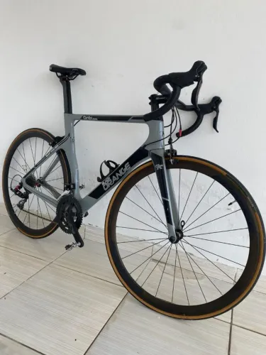 Bicicleta Black Orange Speed Onix Comp Carbon Preto e Cinza