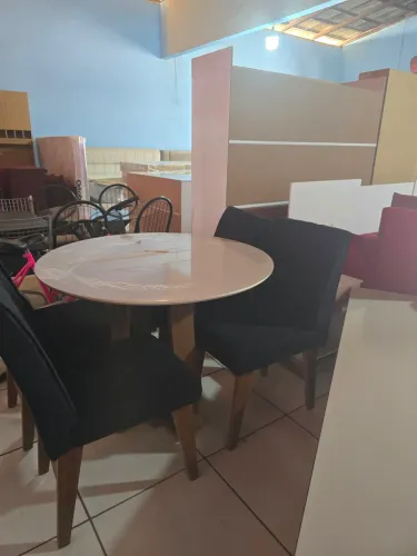 Mesa de 4 cadeiras