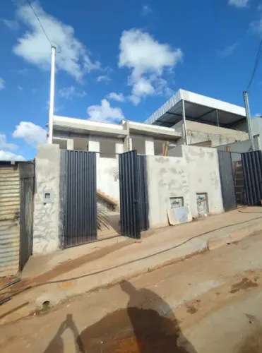 LINDA CASA GEMINADA LINEAR NO BAIRRO NOVO BARREIRINHO