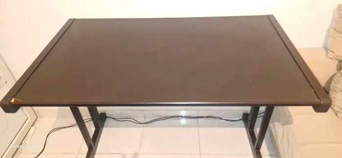 Mesa estilo industrial preta