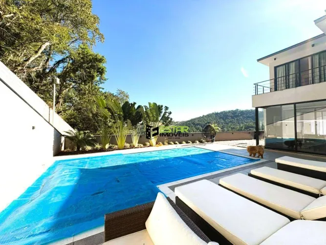 Casa de Alto Padrão com 4 Suítes, Piscina Aquecida e Sauna no Condomínio Quintas da Boa Vi