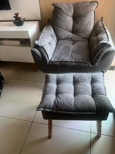Poltrona ! com puff Leroy! lindo ! Novo ! pés palito ! (mudança )! Ót  escritório etc 