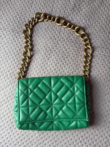 Bolsa verde Zara