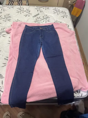 calça skinny azul escuro 42