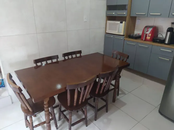 Mesa 6 cadeiras madeira