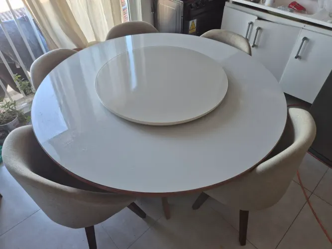 Mesa de Jantar com 6 cadeiras e centro giratório