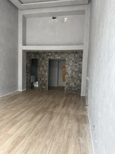 Loja comercial na Av.João Câncio, com 40m² e banheiro privativo. próximo ao Retão de Manai