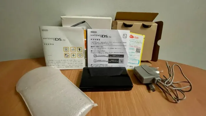 Nintendo DS Lite Jet Black (Serial Batendo) - Completo na Caixa