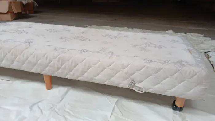 Cama solteiro tipo box e colchão ao mesmo tempo