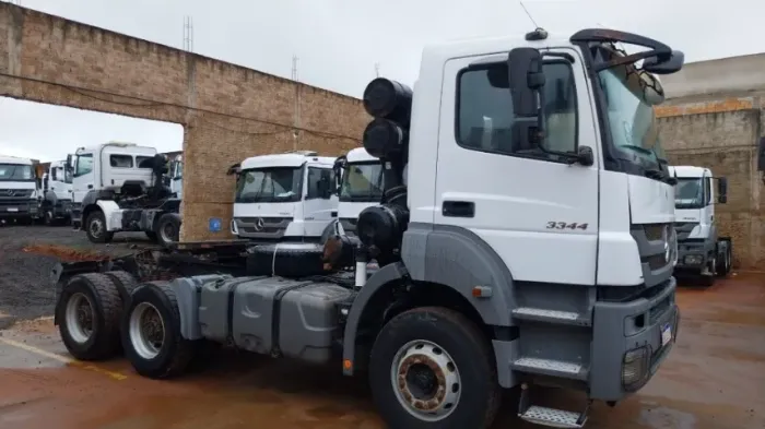 MB AXOR 3344 6x4 ano 2018  303.891 km