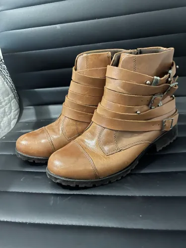Bota número 35 