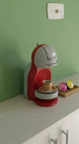 Cafeteira Dolce Gusto - seminova bom estado.