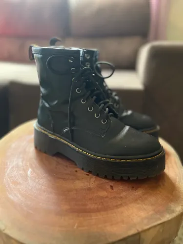 Coturno Estilo Inglês Clássico Preto