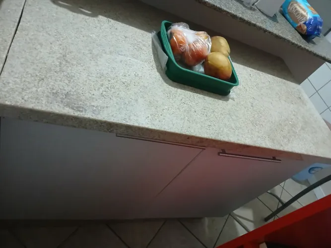 Armario de MDF com pedra de granito 