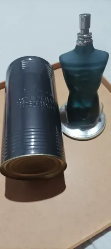Frascos de perfumes importados com a caixa para colecionadores 
