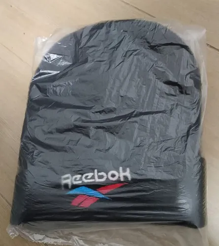 Gorro Reebok para o frio 