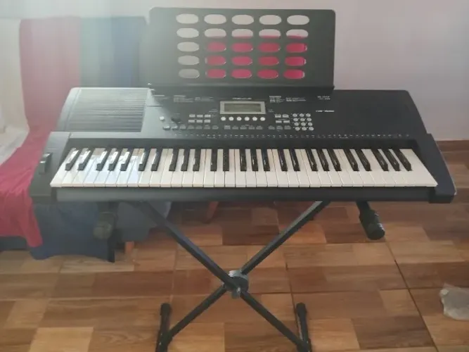Teclado musical novo REVAS