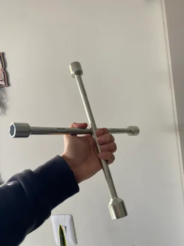 Chave de roda para carro nova
