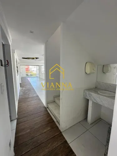 Casa Duplex de Esquina no São José com Forte Potencial para Clinicas