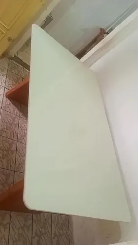 Mesa 180x90 trampo de vidro, base cor amêndoa zera 